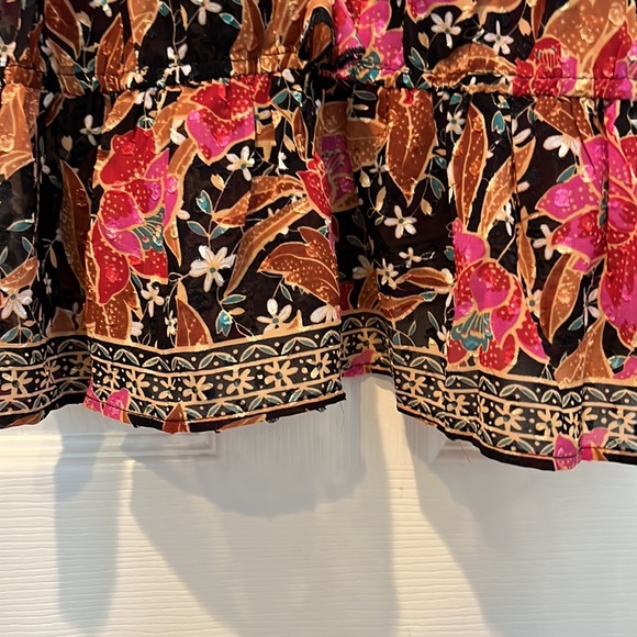 Dr2 Medium multicolor earthtones flower print top - Picture 6 of 9